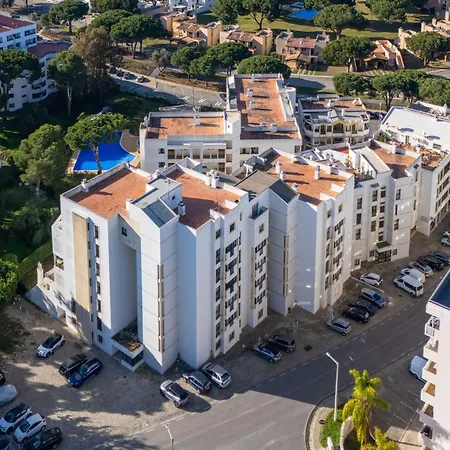 2 Bdr Flat With Pool In Vilamoura By Lovelystay Lägenhet