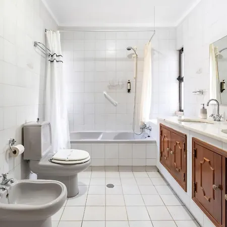 2 Bdr Flat With Pool In Vilamoura By Lovelystay Lägenhet Quarteira