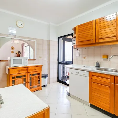 2 Bdr Flat With Pool In Vilamoura By Lovelystay