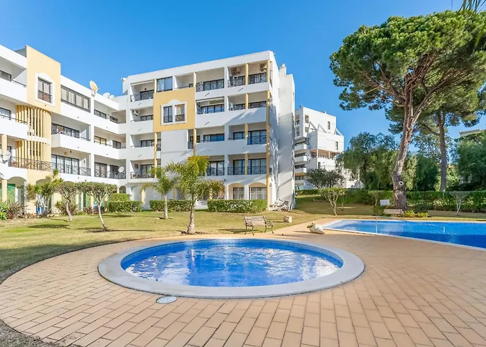 2 Bdr Flat With Pool In Vilamoura By Lovelystay *