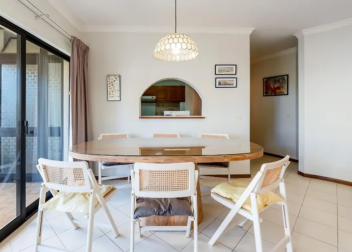 2 Bdr Flat With Pool In Vilamoura By Lovelystay *