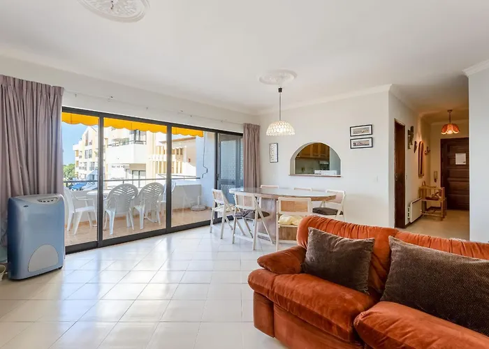 2 Bdr Flat With Pool In Vilamoura By Lovelystay